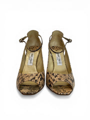 Zapatos de tacón Jimmy Choo de piel de pitón con puntera abierta y tira al tobillo, color neutro exótico - Talla 39