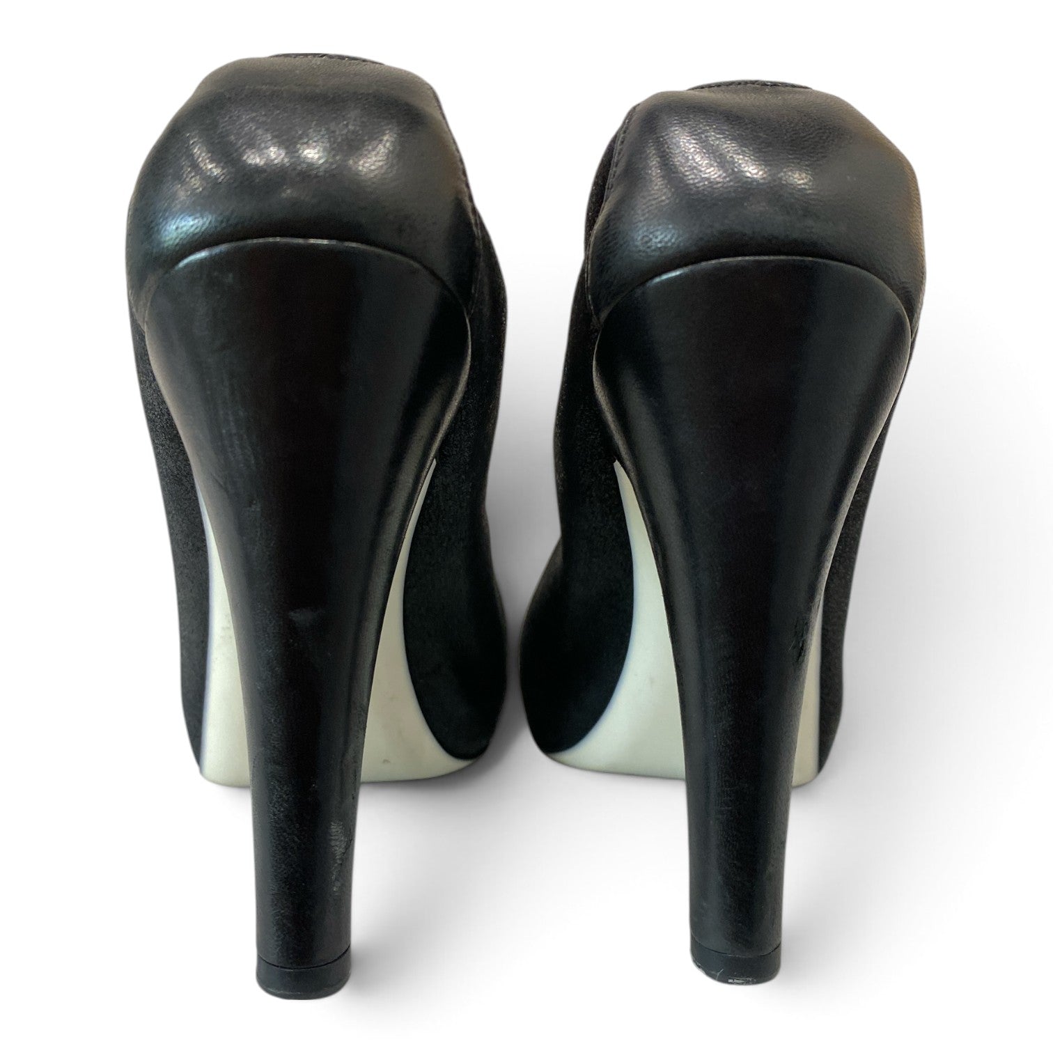 Chanel Cap-Toe Bow Pumps – Size 39