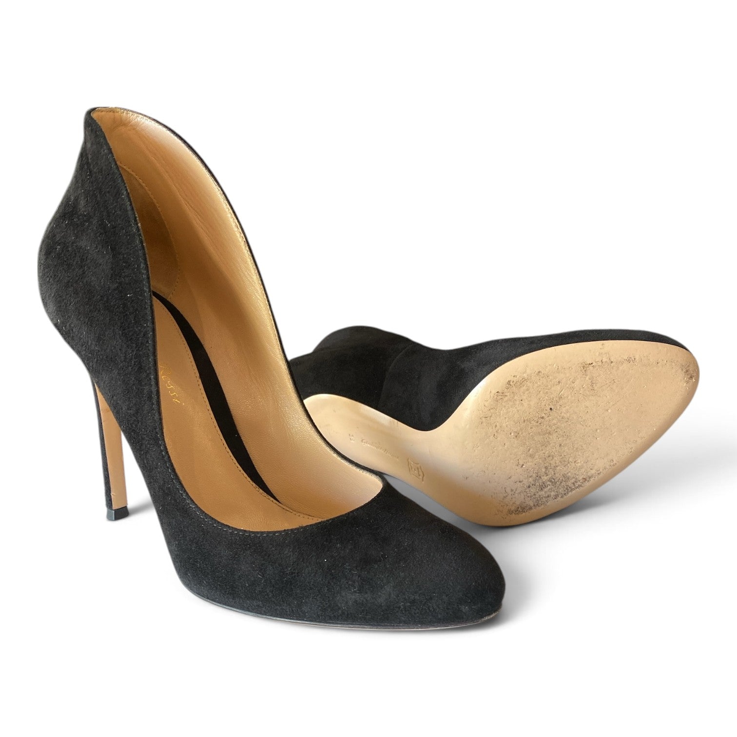 Gianvito Rossi Round-Toe Black Suede Pumps – Size 38
