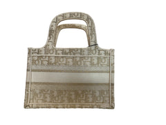 Bolso de mano Christian Dior Book Tote Mini de lona bordada en blanco roto y dorado